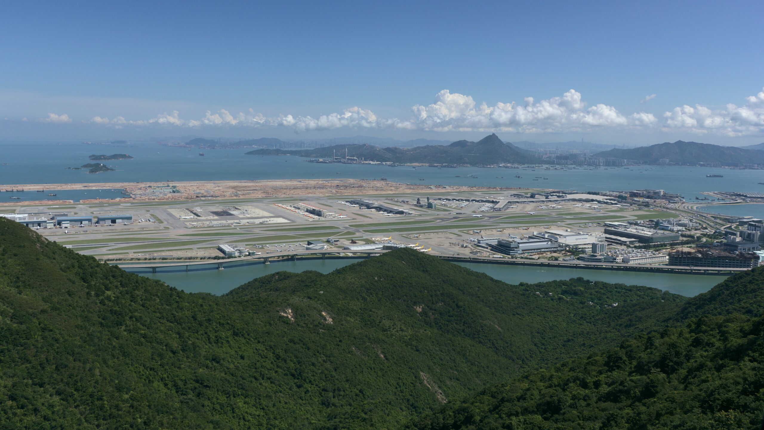 تطور مطار هونغ كونغ